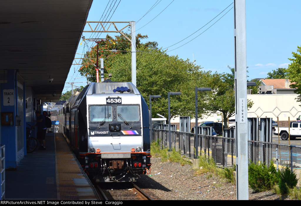 Passing the Station Platform, Track 2